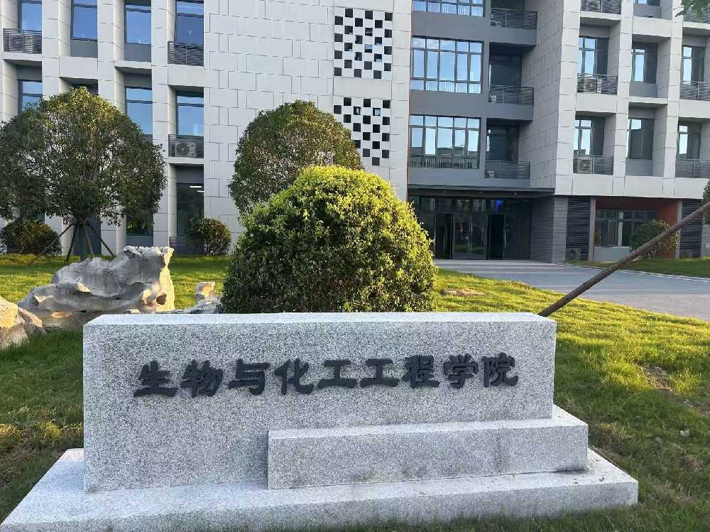 蜀山区扬州职业大学体育场高杆灯项目